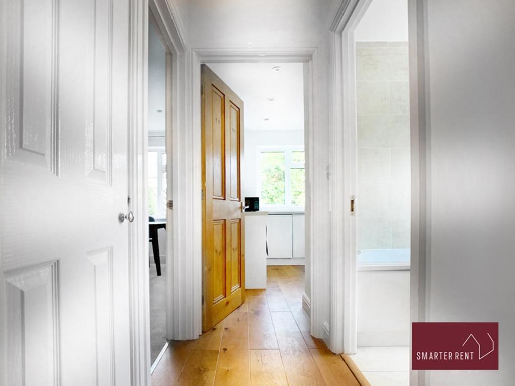 Sunninghill Village - 2 Bed - Parking And Garden Ascot  Eksteriør billede
